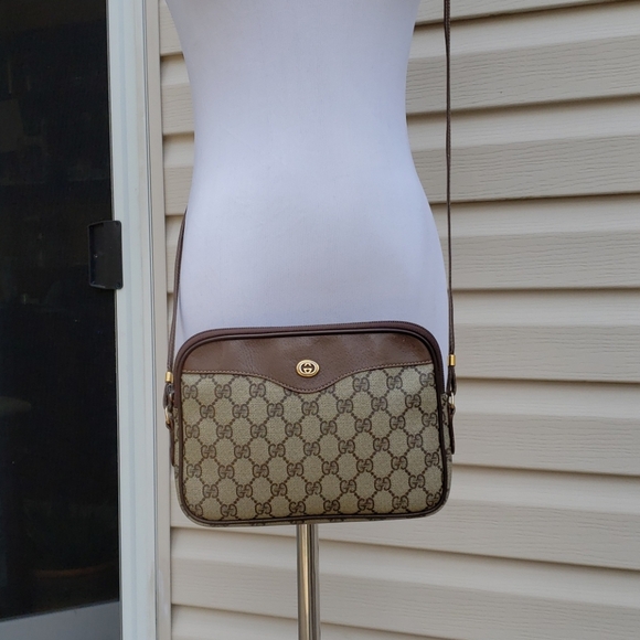 Gucci GG Supreme Logo Crossbody Bag - Picture 11 of 11